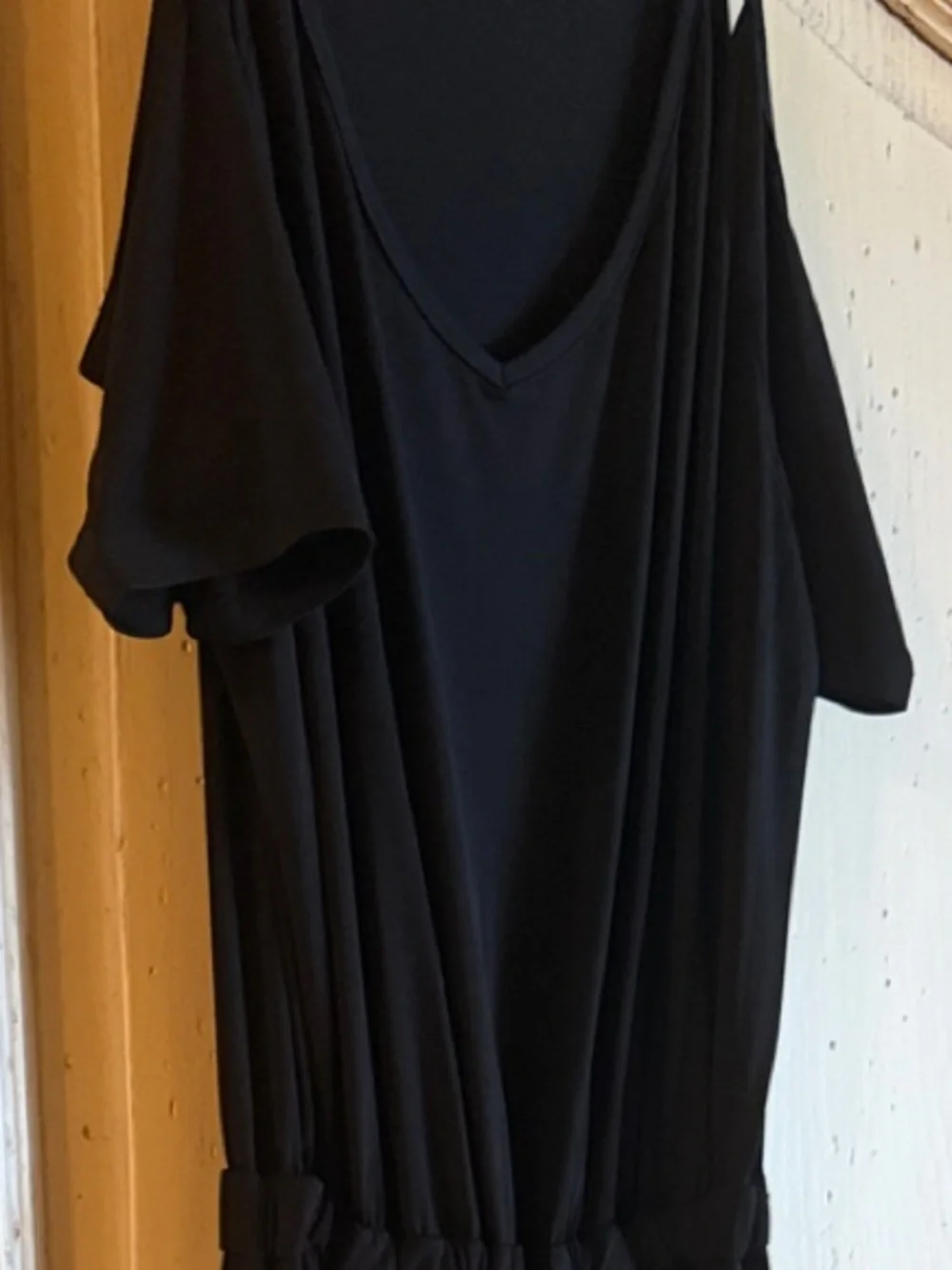 VENUS sleek black